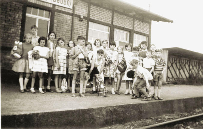 Bahnhof_Hochstetten Schüler